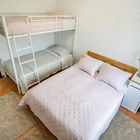 Casa Julio - Coastal Retreat - 3 Min From Maison d'hôtes Alcalá la Real